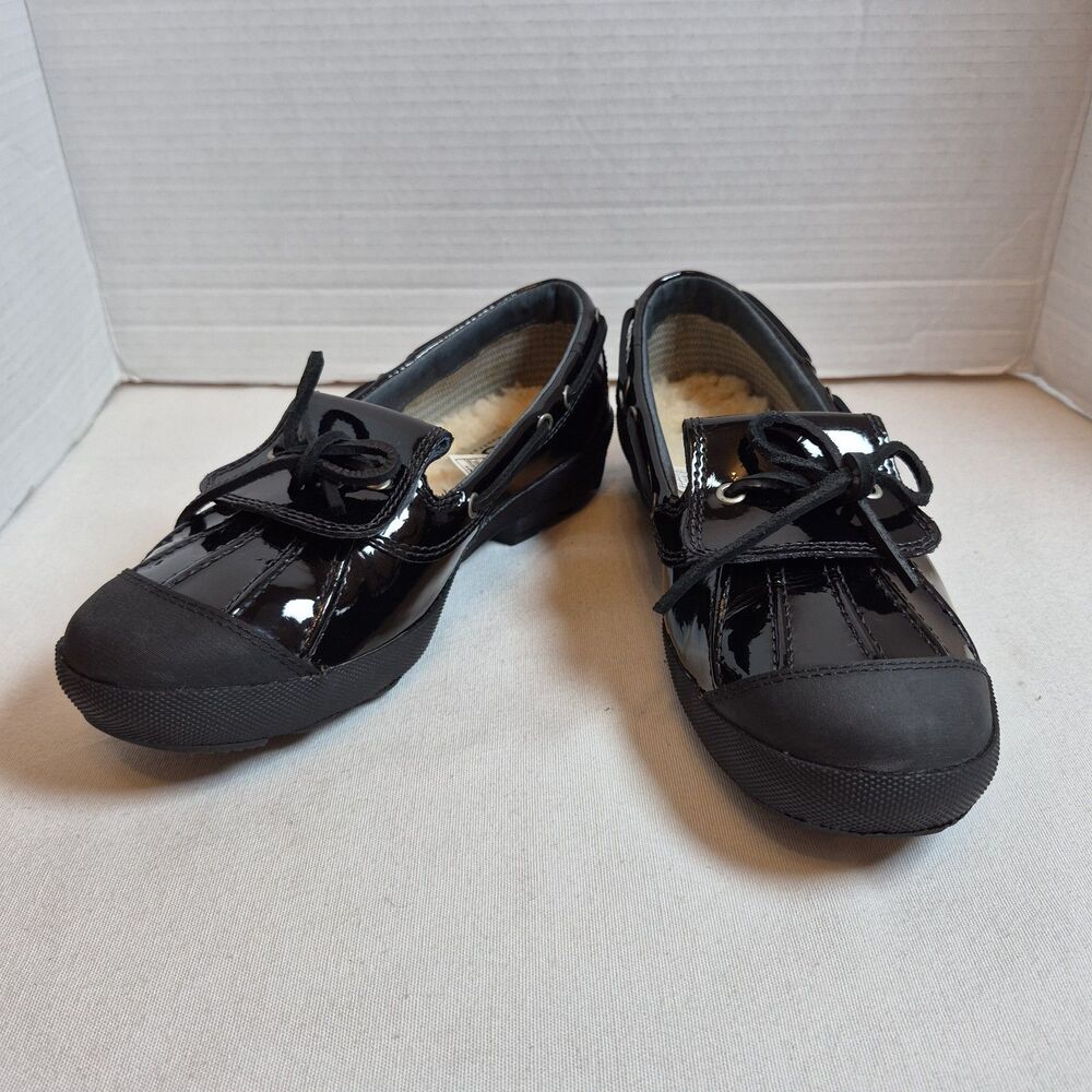 UGG Australia Women's Ashdale Duck Shoes Size 8 Black Patent Leather Sheepskin